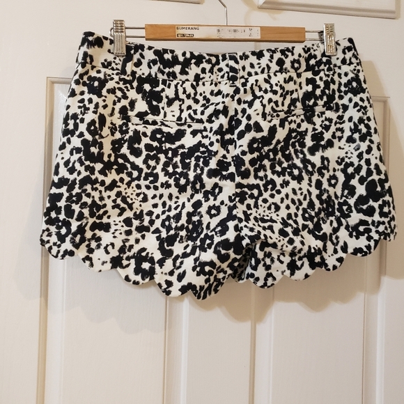 J. CREW Scalloped Hem Animal Print Shorts Size 8 - Picture 2 of 7